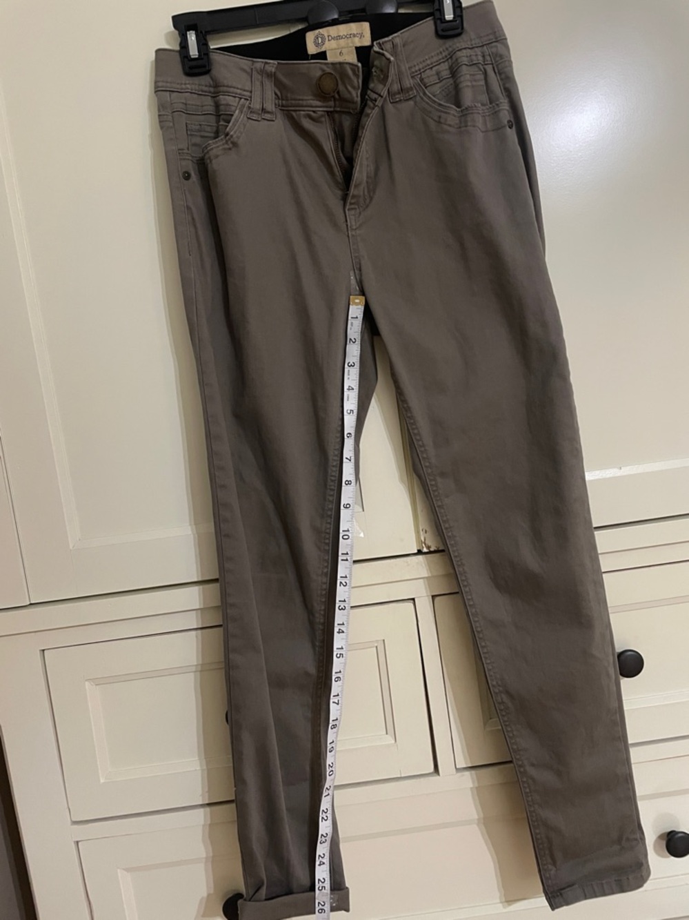 Democracy Ab Technology Lightweight Straight Leg Jeans in light brown. Size 6 - Picture 9 of 11